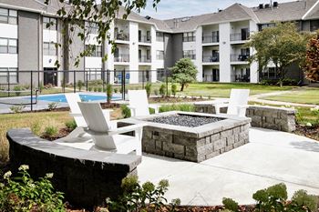 Outdoor fire pit