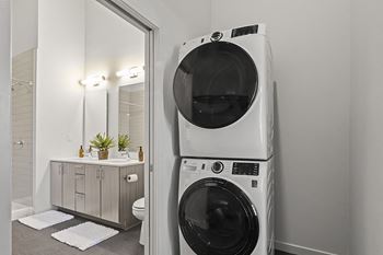 Full-sized smart washer & dryer