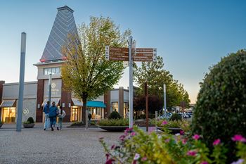 Conveniently located by nearby shops and dining