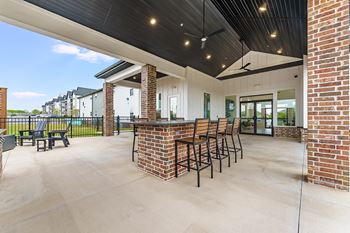 Outdoor resident lounge