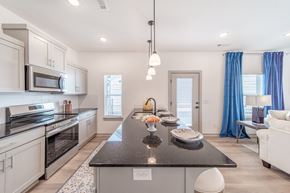 Rogers townhouse for rent - Kitchen with custom granite countertops at The Grove in Rogers, AR