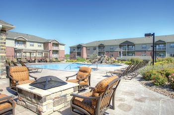 Outdoor fire pit