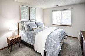 Lincoln apartment for rent - One and two bedroom apartment homes with efficient appliances, in-unit washer & dryer, walk-in closets, and some updated units available at Somerset Apartments in Lincoln, NE