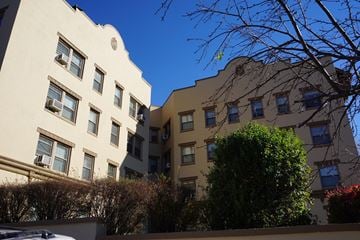 Omaha apartment for rent - the view of our apartment building from the street