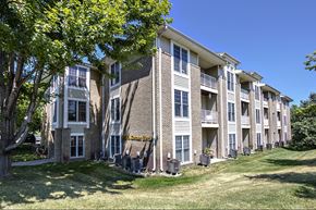 Lincoln apartment for rent - Sunrise Gardens a 55+ Living Community in Lincoln, NE