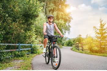 Nearby access to mountain biking trails