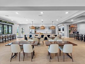 Venice apartment for rent - A modern dining room with a large table and chairs.