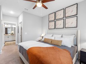 Venice apartment for rent - A bedroom with a large bed and a ceiling fan.