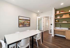 Mesa apartment for rent - A dining room with a white table and chairs.