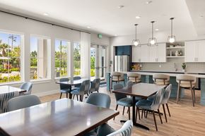 Naples apartment for rent - A modern kitchen and dining area with a large table and chairs.