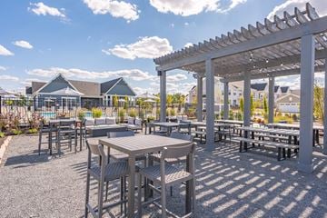 Mason apartment for rent - A sunny day at an outdoor dining area with tables and chairs.