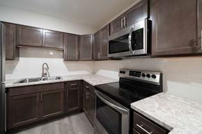 Comstock Park apartment for rent - Spacious kitchen at Alpine Slopes Apartments near Grand Rapids, MI