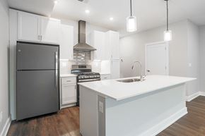 Traverse City townhouse for rent - White kitchen in apartments in Traverse City | Bayview of Traverse City