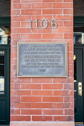 Sioux City apartment for rent - A plaque on a brick wall reads "1106" and "Pelhamuck Sleok".