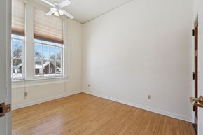 Oskaloosa apartment for rent - A room with a ceiling fan and a window with blinds.