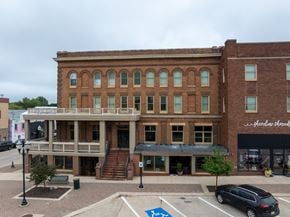 Spirit Lake apartment for rent - A building with a sign that says Morristown Threads.