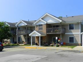 Washington apartment for rent - A large apartment complex with a parking lot in front.