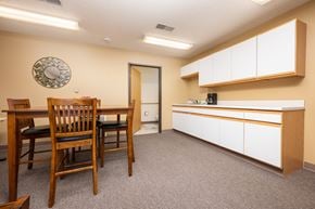 Hartley apartment for rent - A dining area with a table and chairs.
