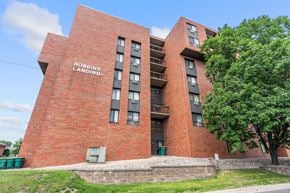 Robbinsdale apartment for rent - Robbins Landing Apartments in Robbinsdale, MN Building Exterior