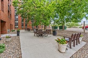 Robbinsdale apartment for rent - Robbins Landing Apartments in Robbinsdale, MN Building Exterior