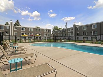Minnehaha manor sundeck outdoor pool