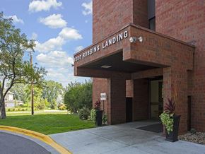 Robbinsdale apartment for rent - Robbins Landing Apartments in Robbinsdale, MN Building Exterior