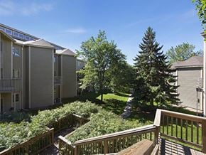 St. Paul townhouse for rent - MacLaren Hill Apartments in St. Paul, MN Deck Views