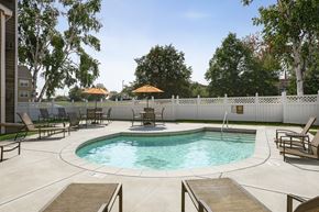 Golden Valley apartment for rent - Outdoor swimming pool with lounge area at Mallard Creek, Minnesota, 55427