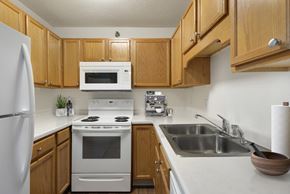 Bloomington apartment for rent - Kitchen at Pebblebrook Court, Bloomington, MN, 55437