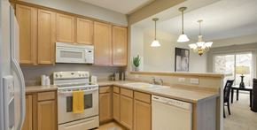 Woodbury townhouse for rent - Regency Hill Apartments in Woodbury, MN Kitchen