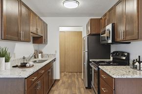 Maplewood apartment for rent - Fully Equipped Kitchen at Silver Ridge, Minnesota
