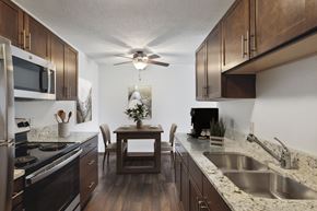 Maplewood apartment for rent - Fully Equipped Kitchen and dining room at Silver Ridge, Minnesota