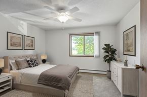Maplewood apartment for rent - Bedroom at Silver Ridge, Minnesota
