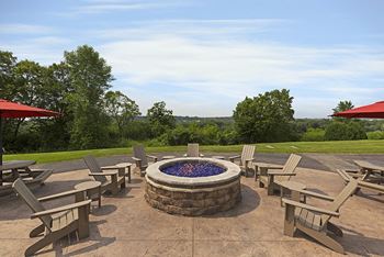 Outdoor fire pit