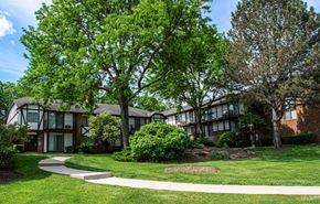 West Allis apartment for rent - Lush courtyards with mature landscaping