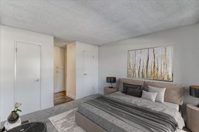 Fullerton apartment for rent - Bedroom with double side closet doors