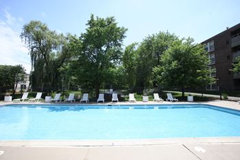 Sparkling outdoor pool & wading pool