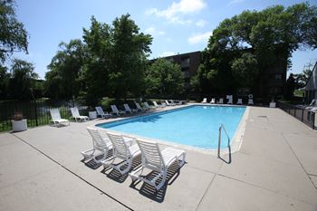 Sparkling outdoor pool & wading pool