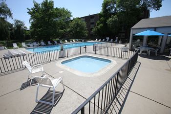 Sparkling outdoor pool & wading pool