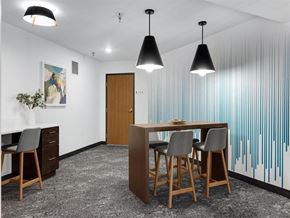 Plymouth apartment for rent - a business center with a table and chairs