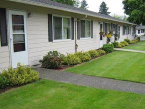 Portland apartment for rent - landscaping and front entry