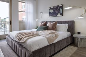 Philadelphia apartment for rent - a bedroom with a large bed and a window