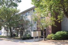 Des Moines apartment for rent - a picture of a large apartment building with trees in front of it