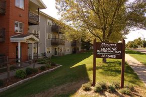 Des Moines apartment for rent - a sign in front of an apartment building