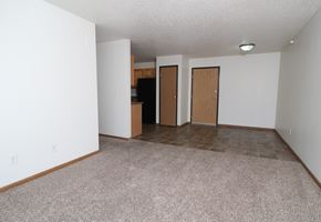 Des Moines apartment for rent - an empty living room with a tiled floor