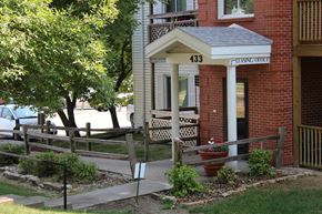 Des Moines apartment for rent - a view of the front of the building