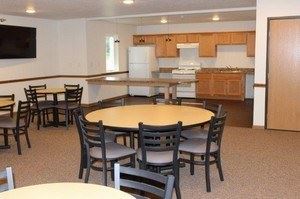 Des Moines townhouse for rent - A kitchen with a table and chairs in front of it.