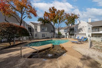 3 Sparkling swimming pools