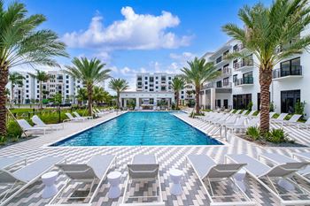 A swimming pool at the resort at longboat key club