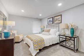 Silver Spring apartment for rent - a bedroom with a bed and a desk
